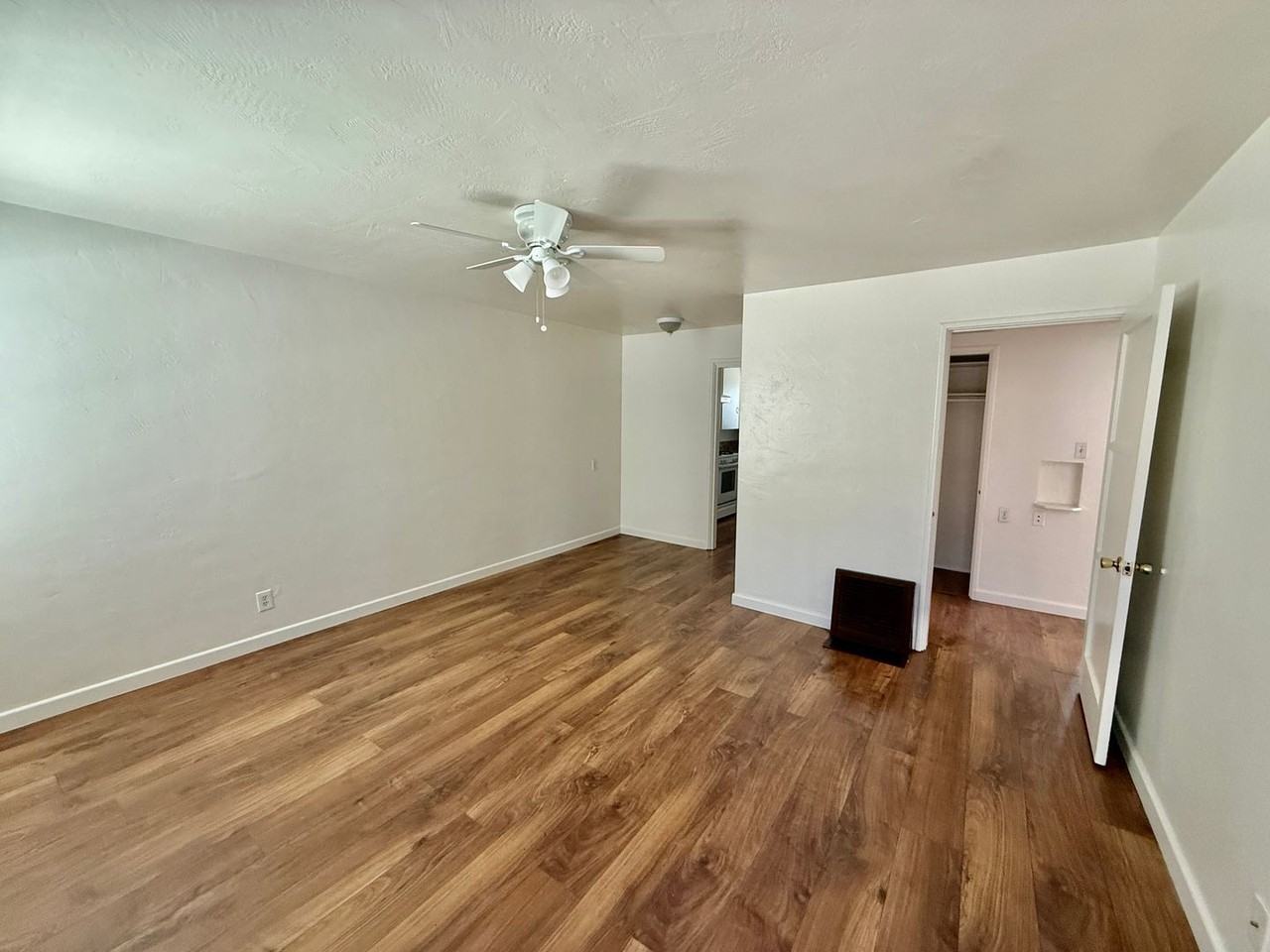 1006 S Howard St - Photo 4 of 20
