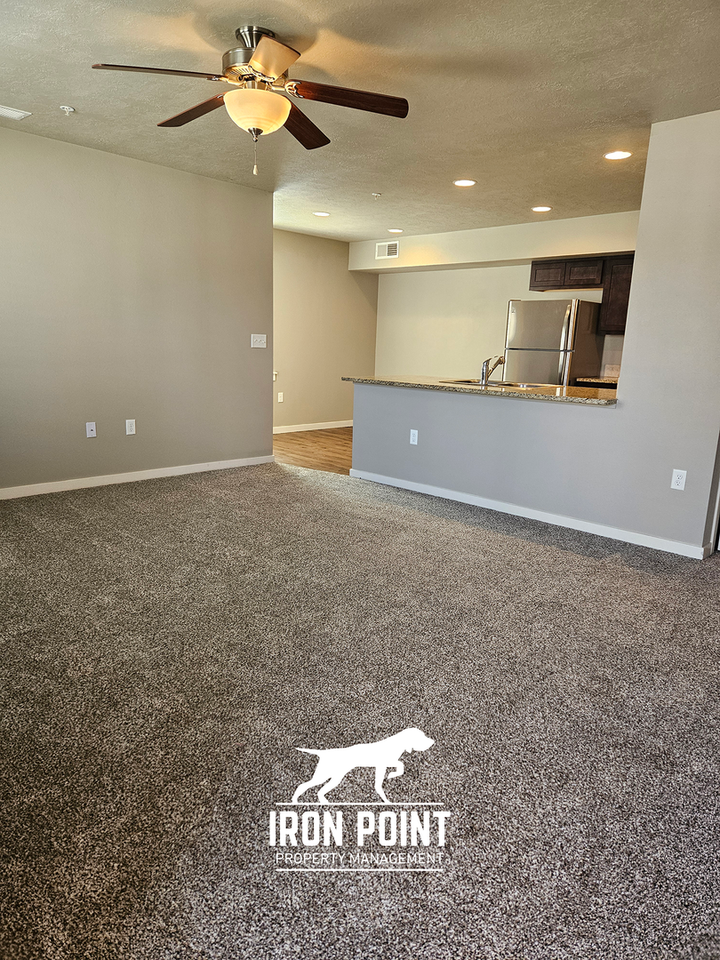 949 E Travel Ln - Photo 7 of 30