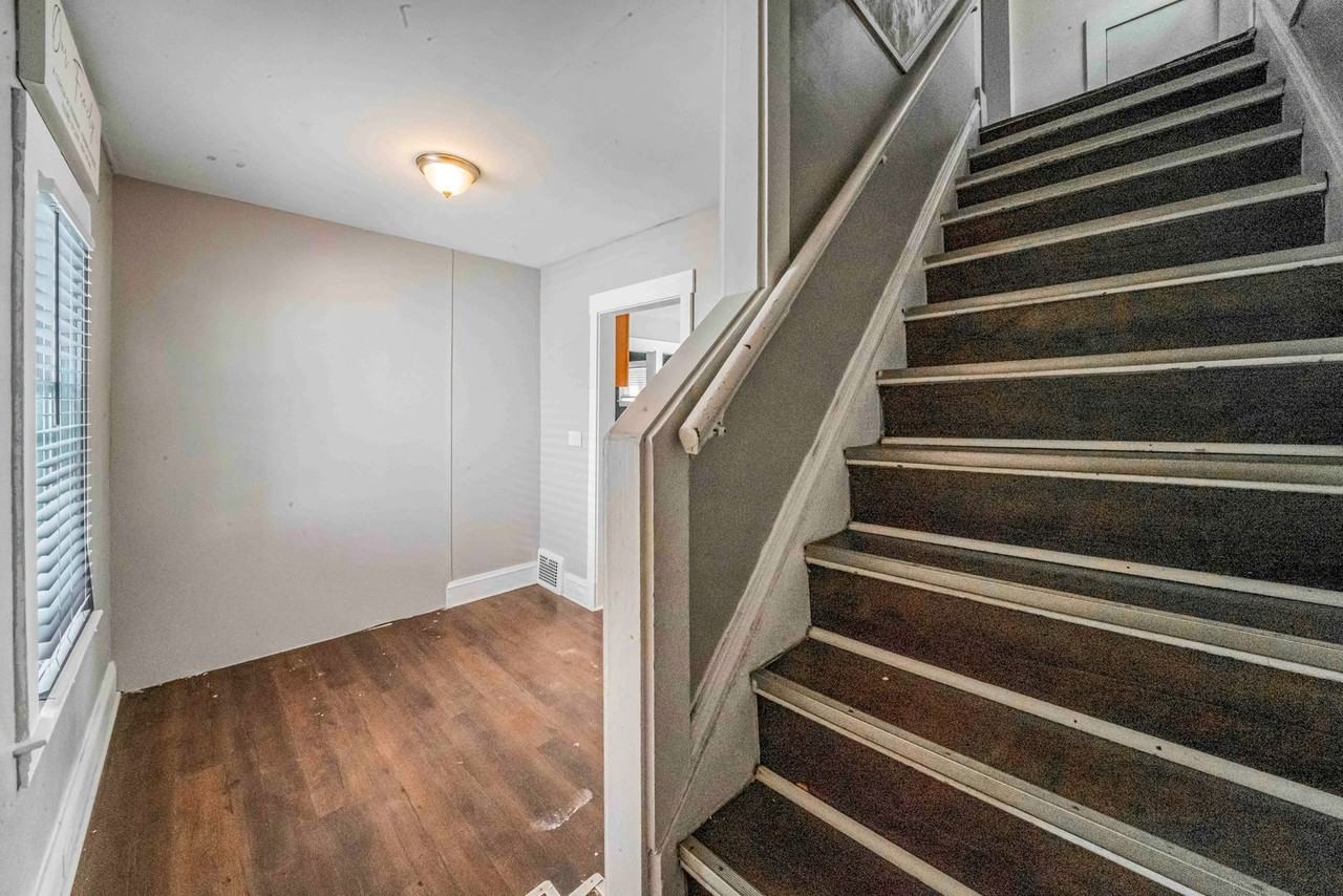 3452 W 49th St - Photo 3 of 30