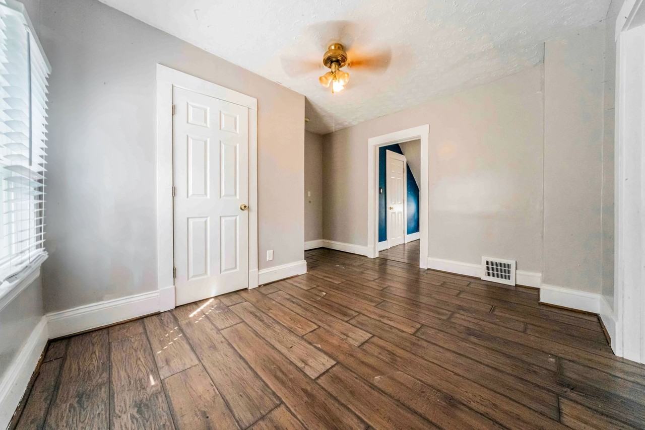 3452 W 49th St - Photo 6 of 30
