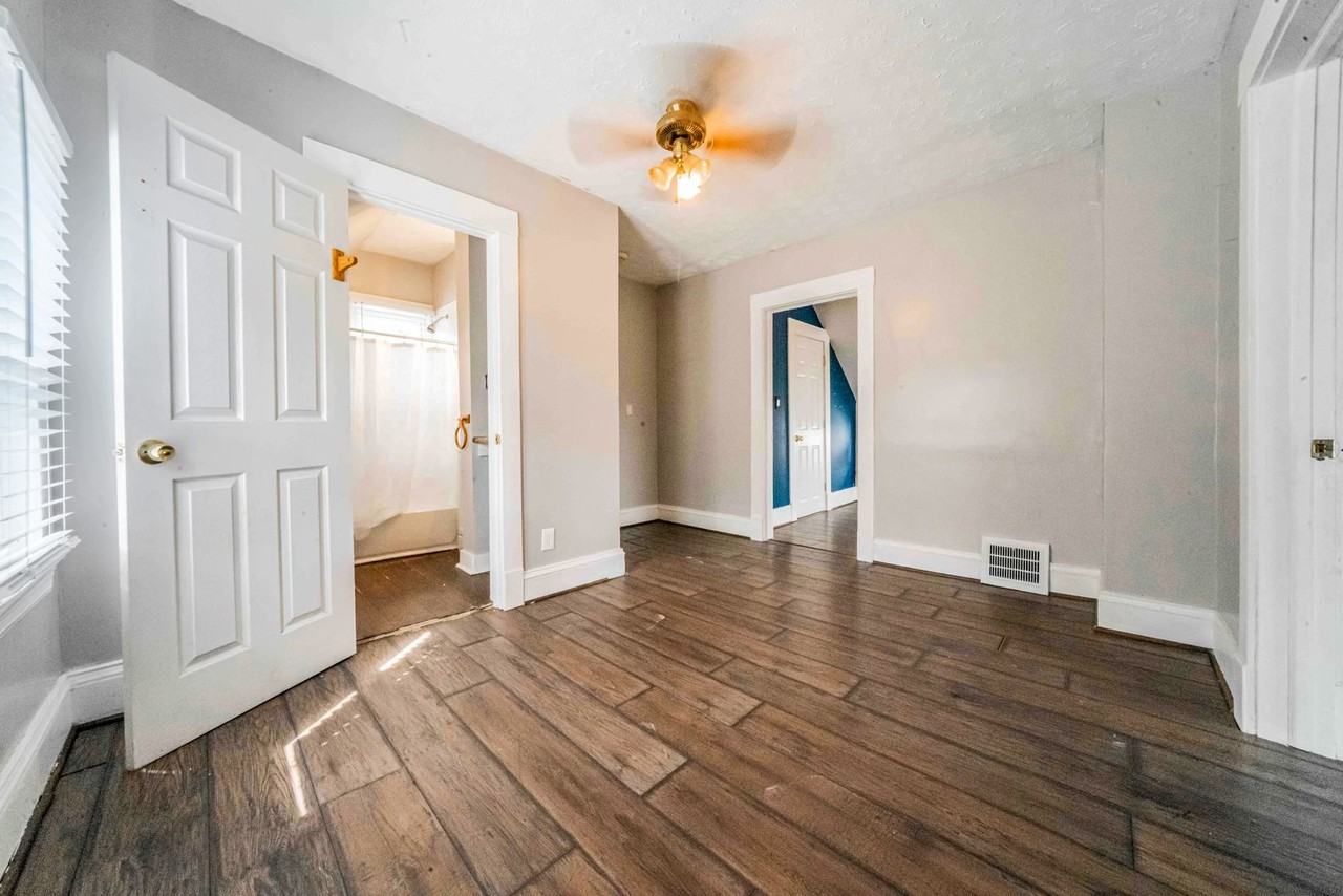 3452 W 49th St - Photo 7 of 30