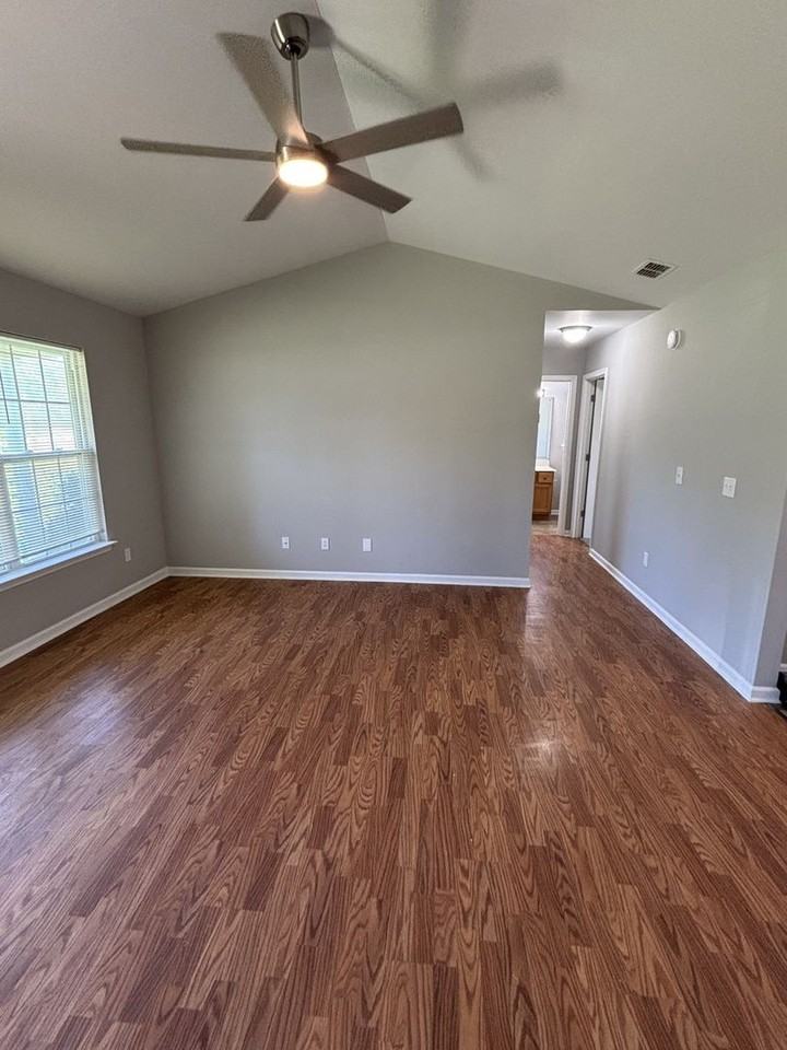 233 Royal Garden Dr - Photo 2 of 12