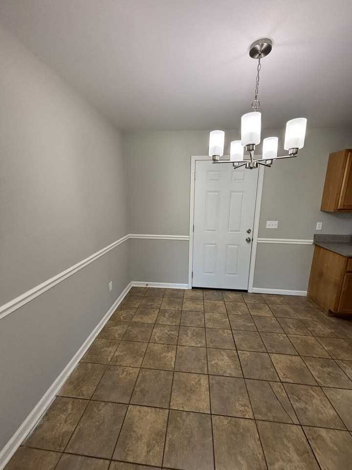 233 Royal Garden Dr - Photo 3 of 12