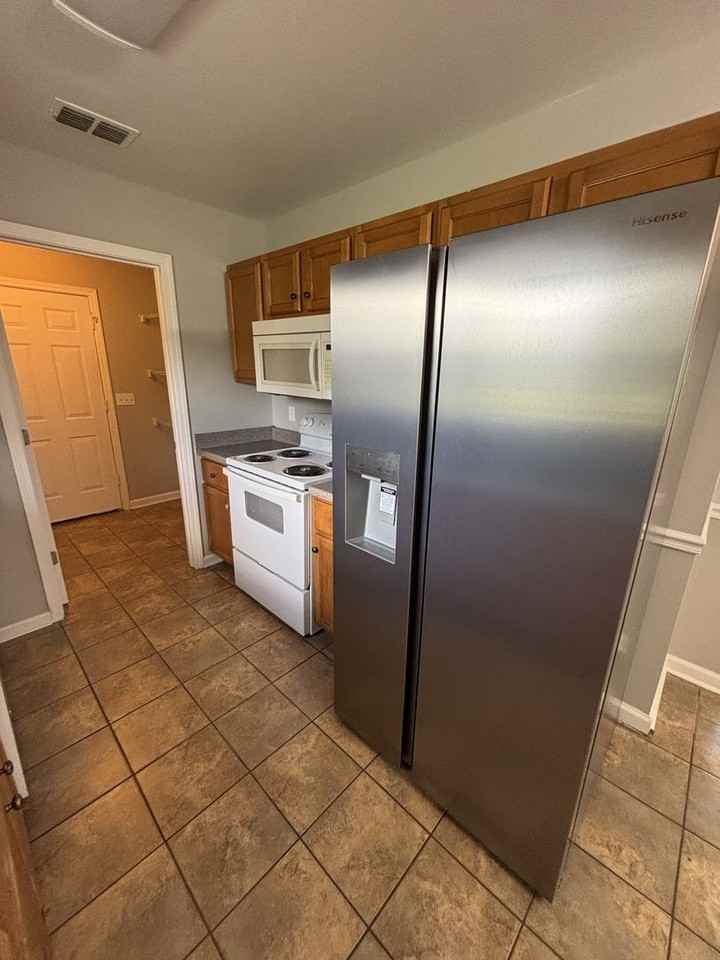 233 Royal Garden Dr - Photo 4 of 12