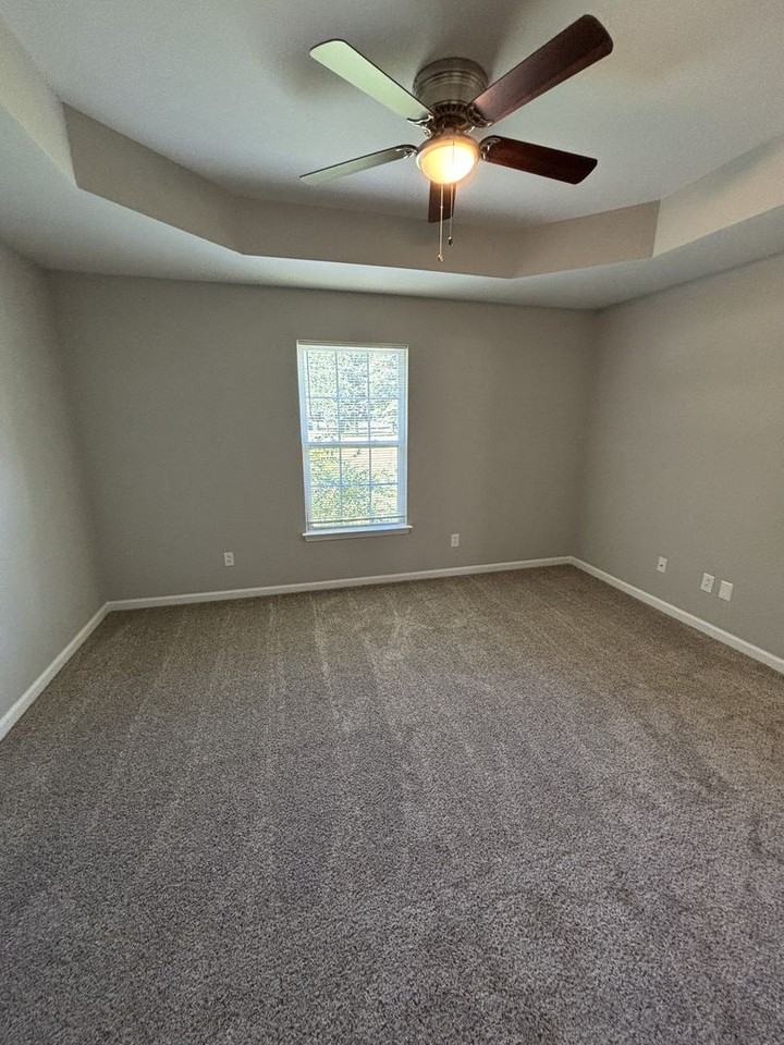 233 Royal Garden Dr - Photo 6 of 12