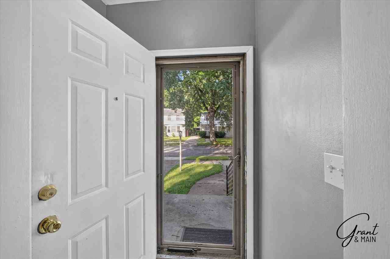 17400 Huntington Rd - Photo 2 of 28