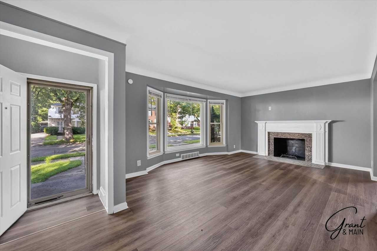 17400 Huntington Rd - Photo 3 of 28