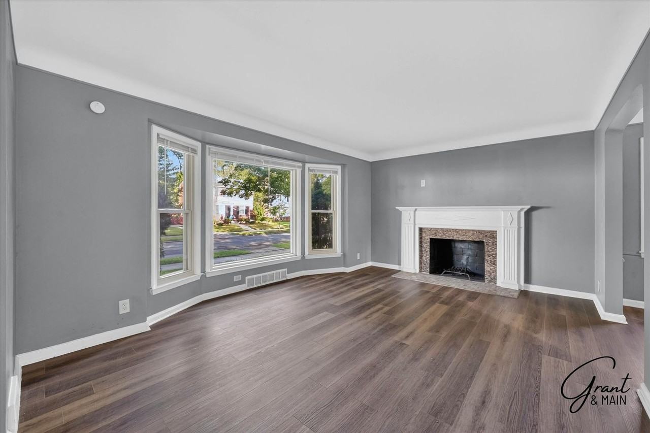 17400 Huntington Rd - Photo 4 of 28