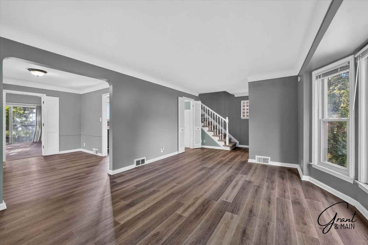17400 Huntington Rd - Photo 7 of 28
