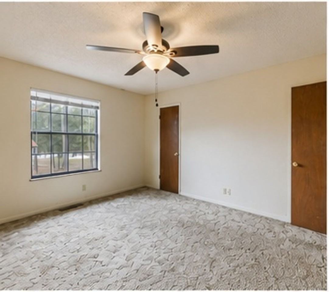 4435 4435 S Olive Branch St #3 - Photo 5 of 12