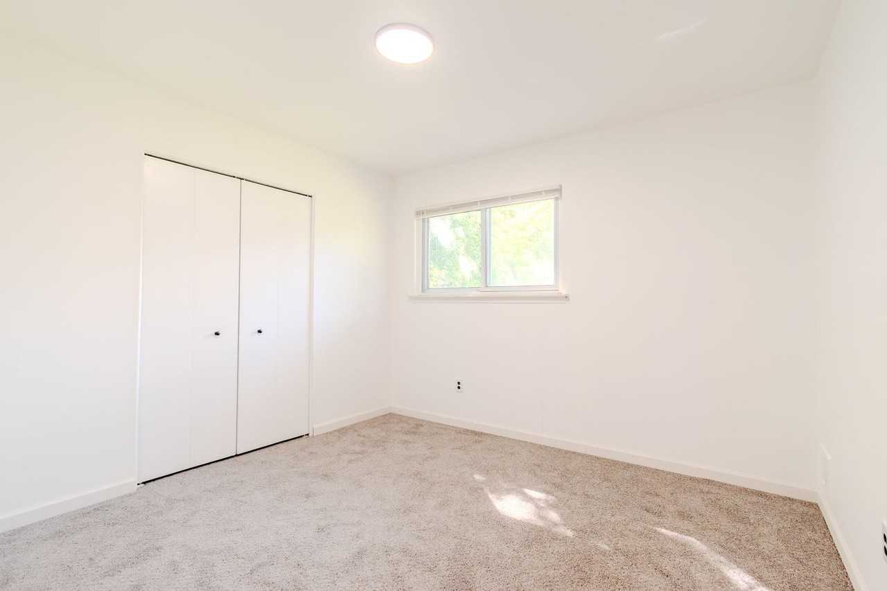 23257 Stewart Ave - Photo 7 of 11