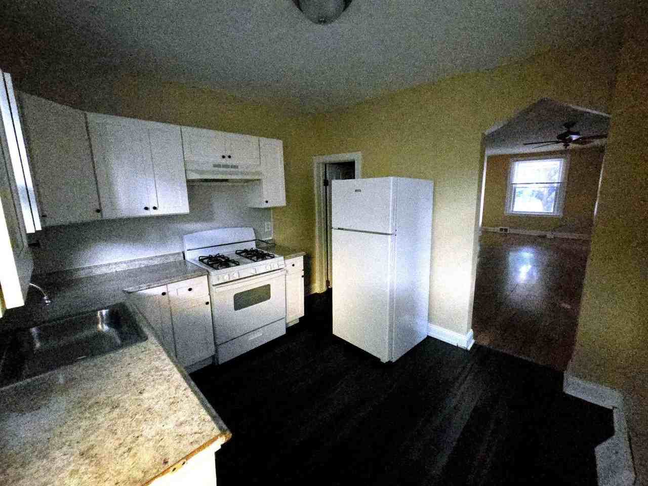 1914 S 22nd St - Photo 5 of 22