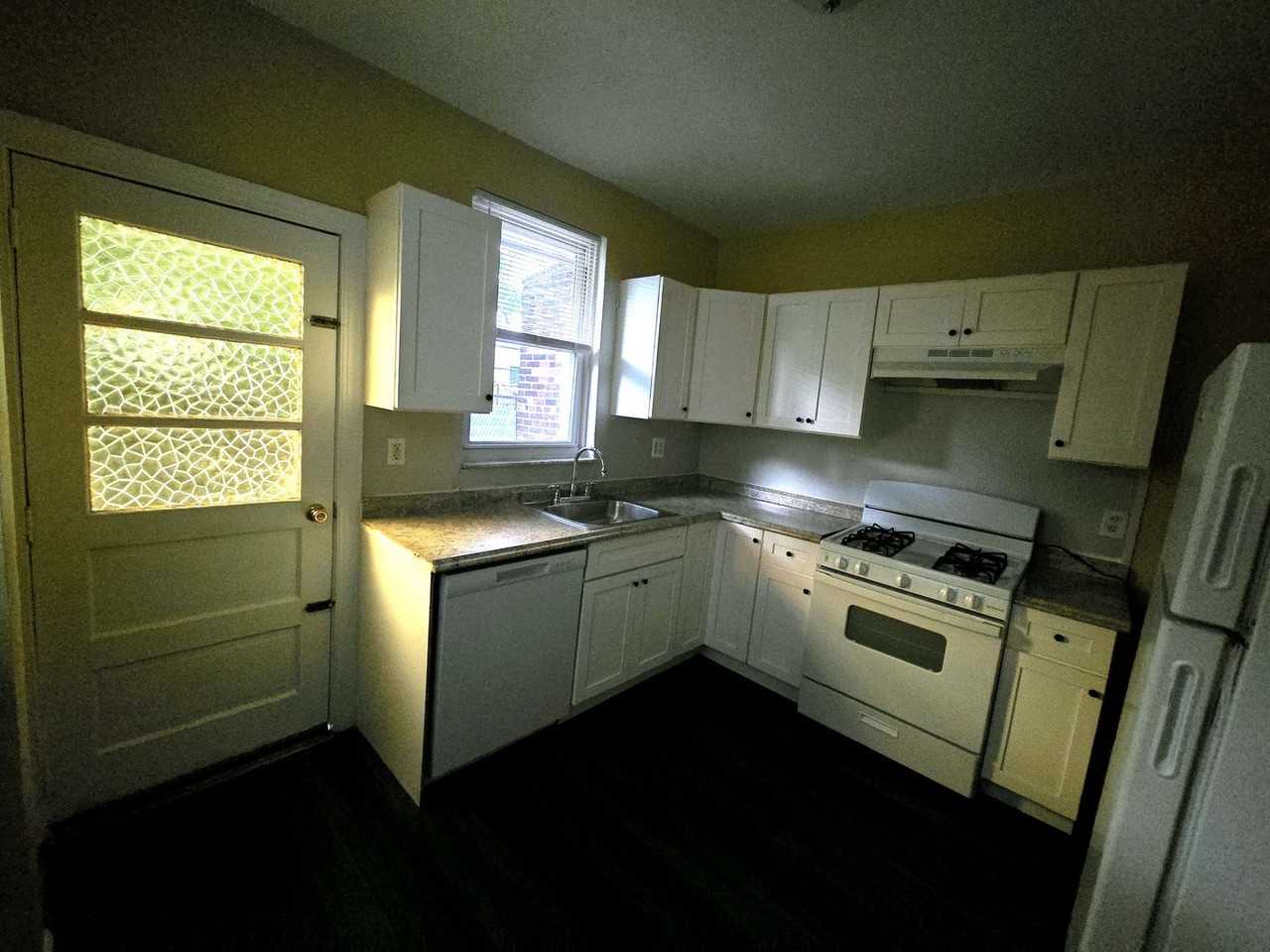 1914 S 22nd St - Photo 6 of 22