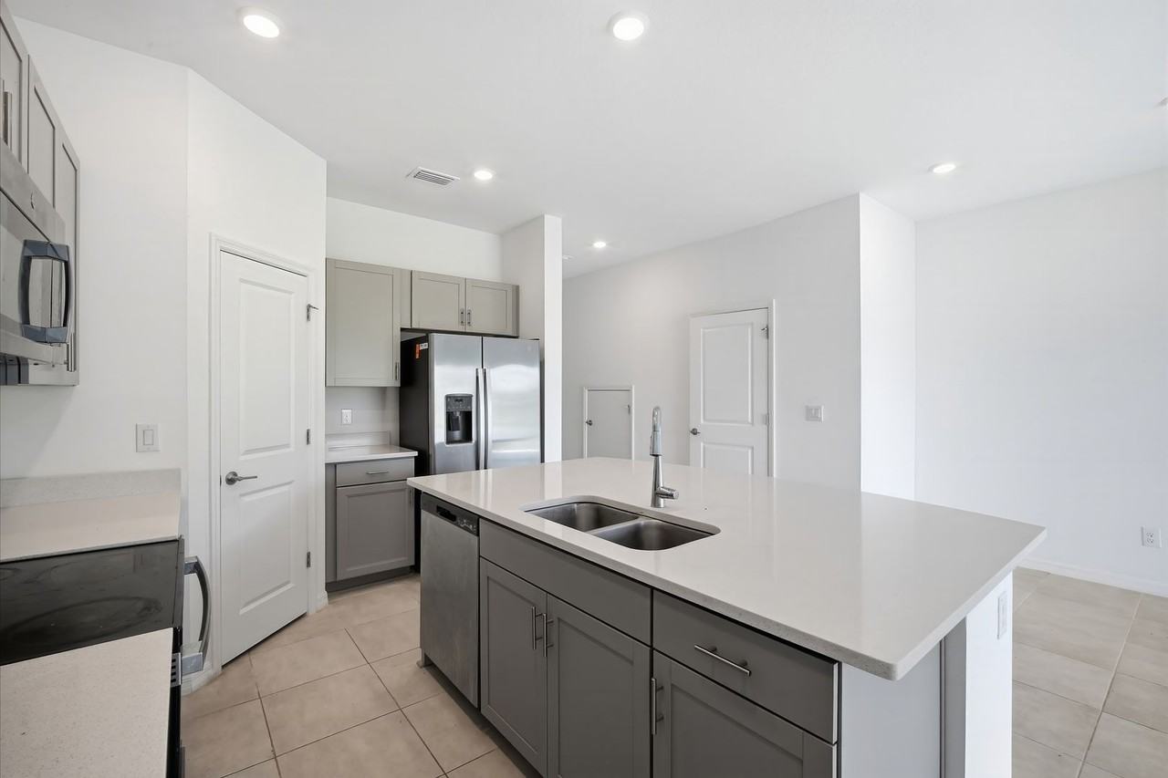 2365 Paravane Way - Photo 6 of 28