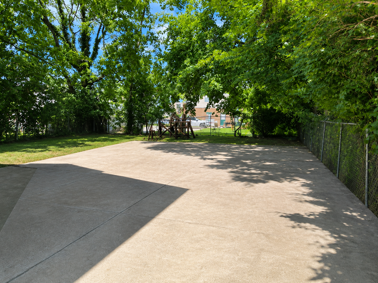 273 American Ave - Photo 3 of 12