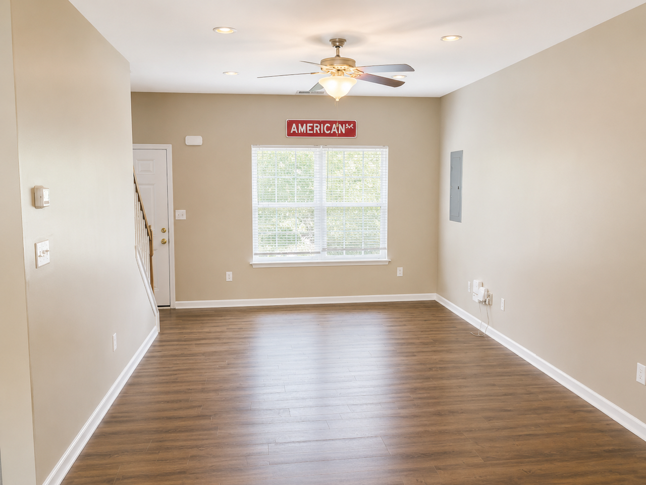 273 American Ave - Photo 4 of 12
