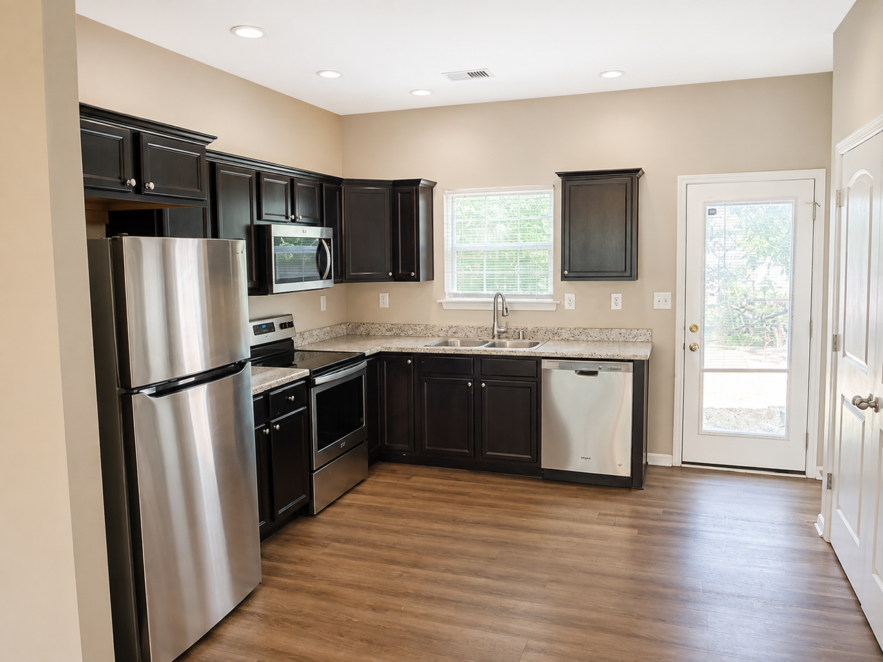 273 American Ave - Photo 5 of 12
