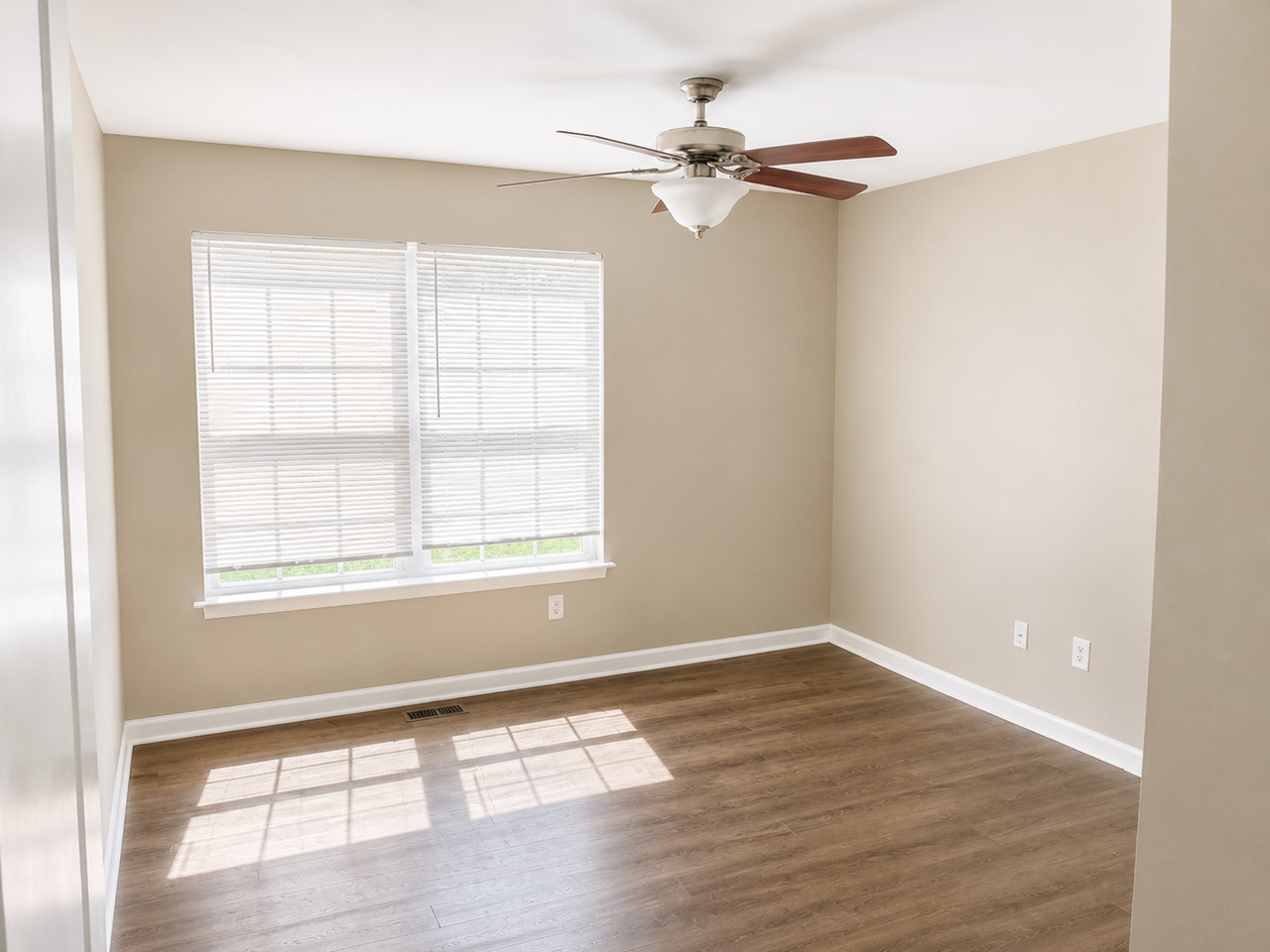 273 American Ave - Photo 6 of 12