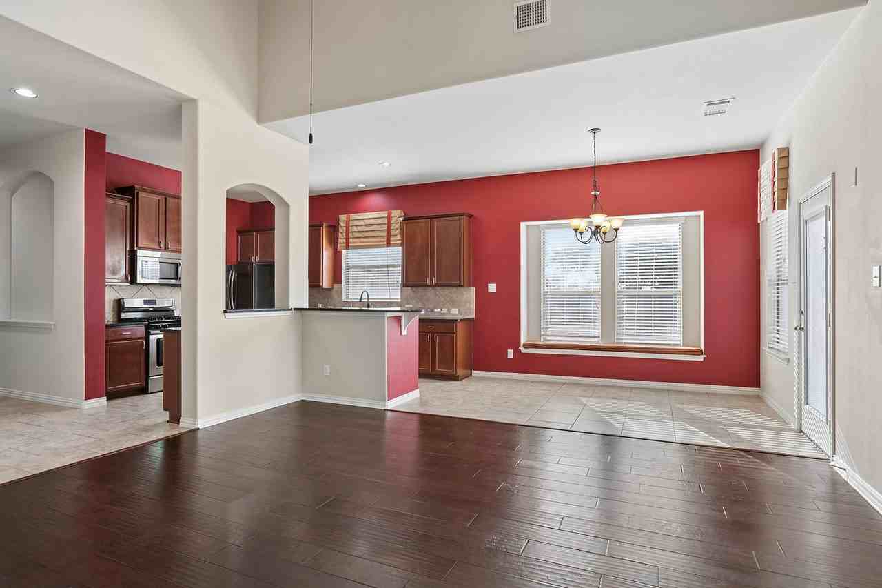 2454 Santa Barbara Loop - Photo 4 of 20