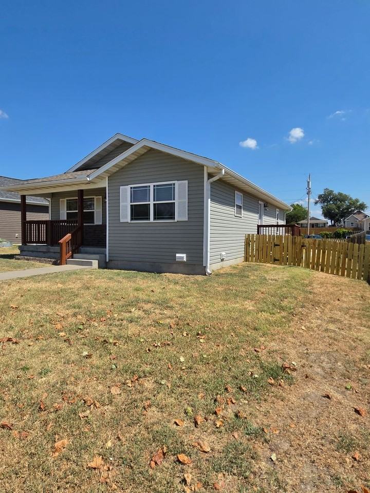 2309 Murphy Ave - Photo 2 of 15