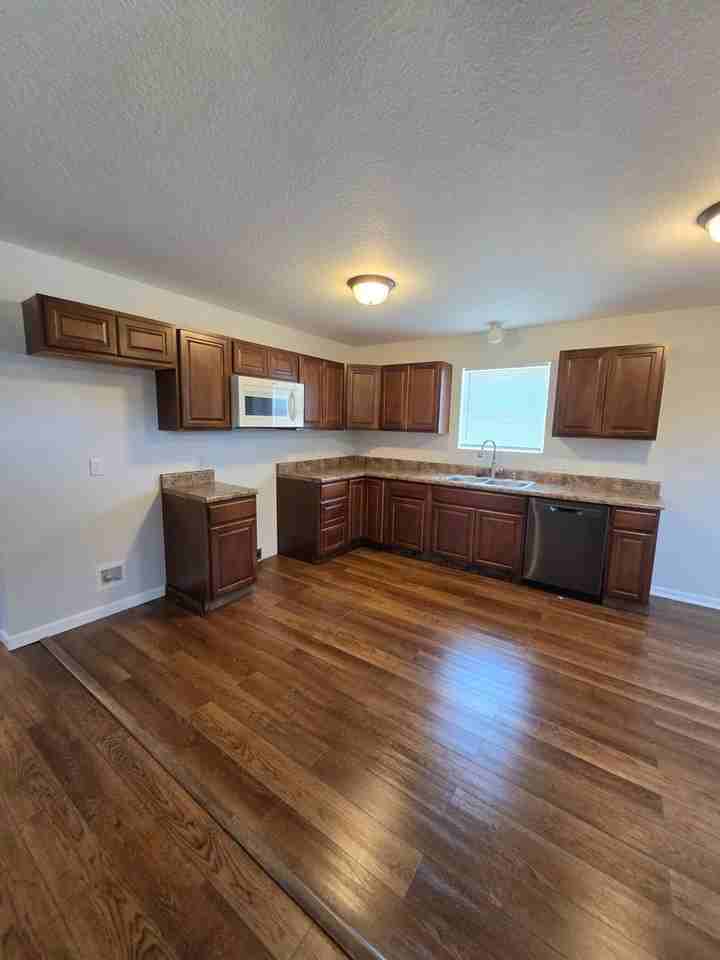 2309 Murphy Ave - Photo 4 of 15