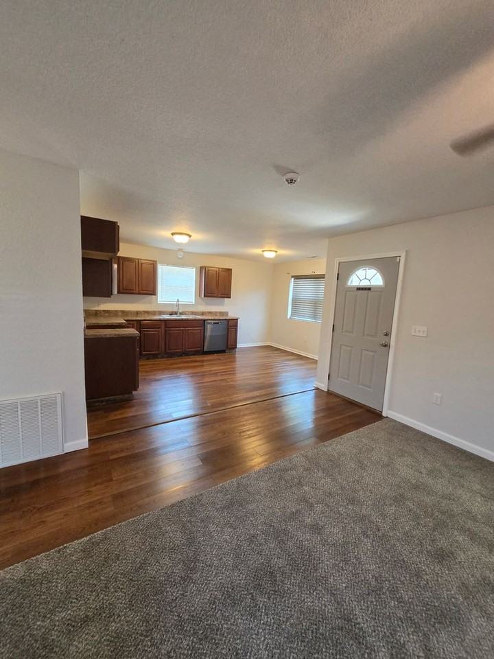 2309 Murphy Ave - Photo 5 of 15