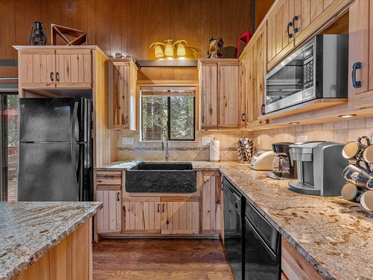 4425 Grimsel Pass Rd - Photo 5 of 32