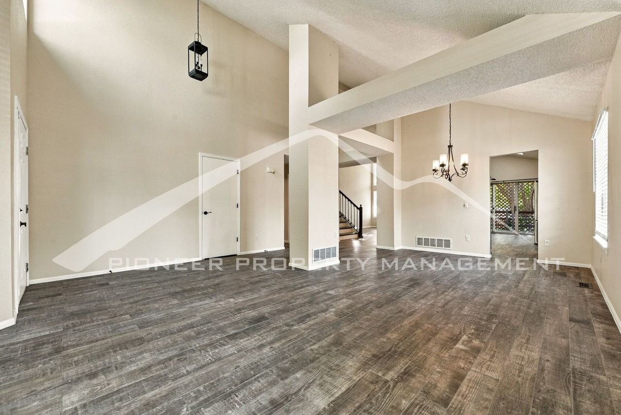9603 Laredo St - Photo 3 of 35
