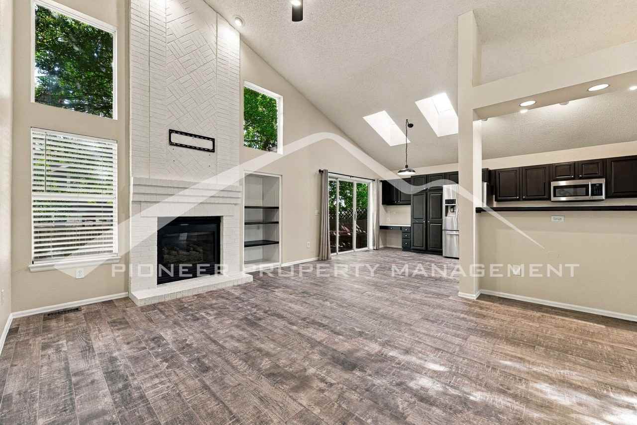 9603 Laredo St - Photo 6 of 35