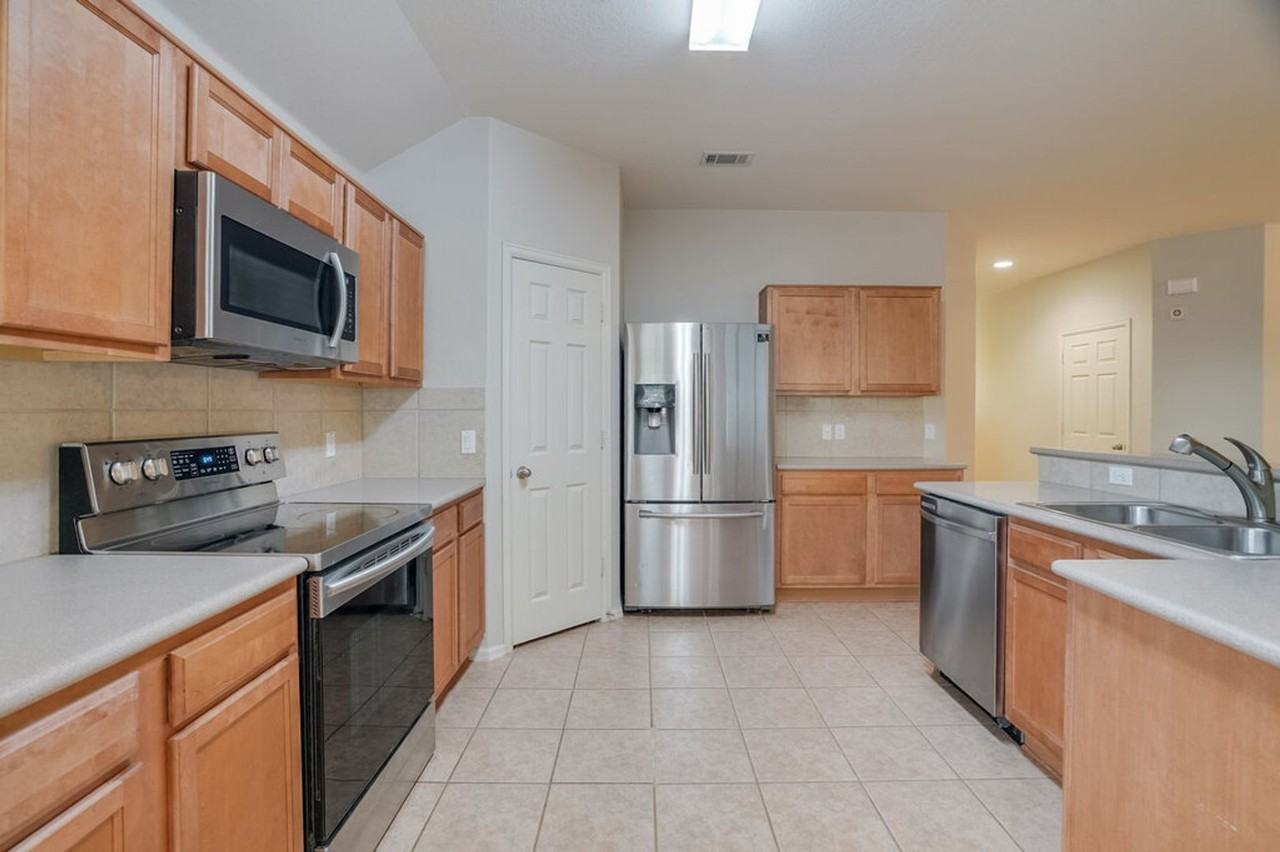 240 King Elder Ln - Photo 7 of 20