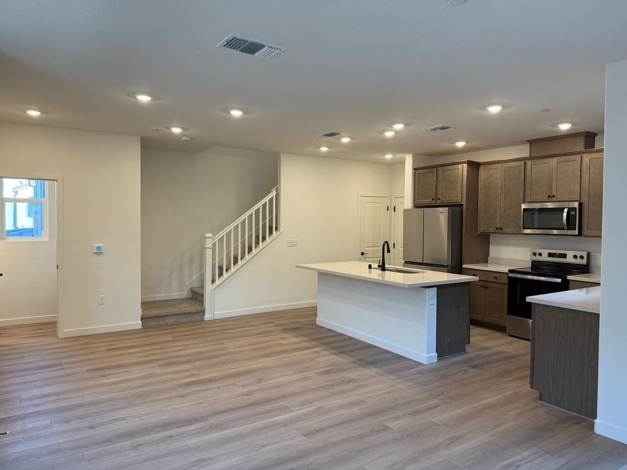 2814 Stargaze Ln - Photo 3 of 18