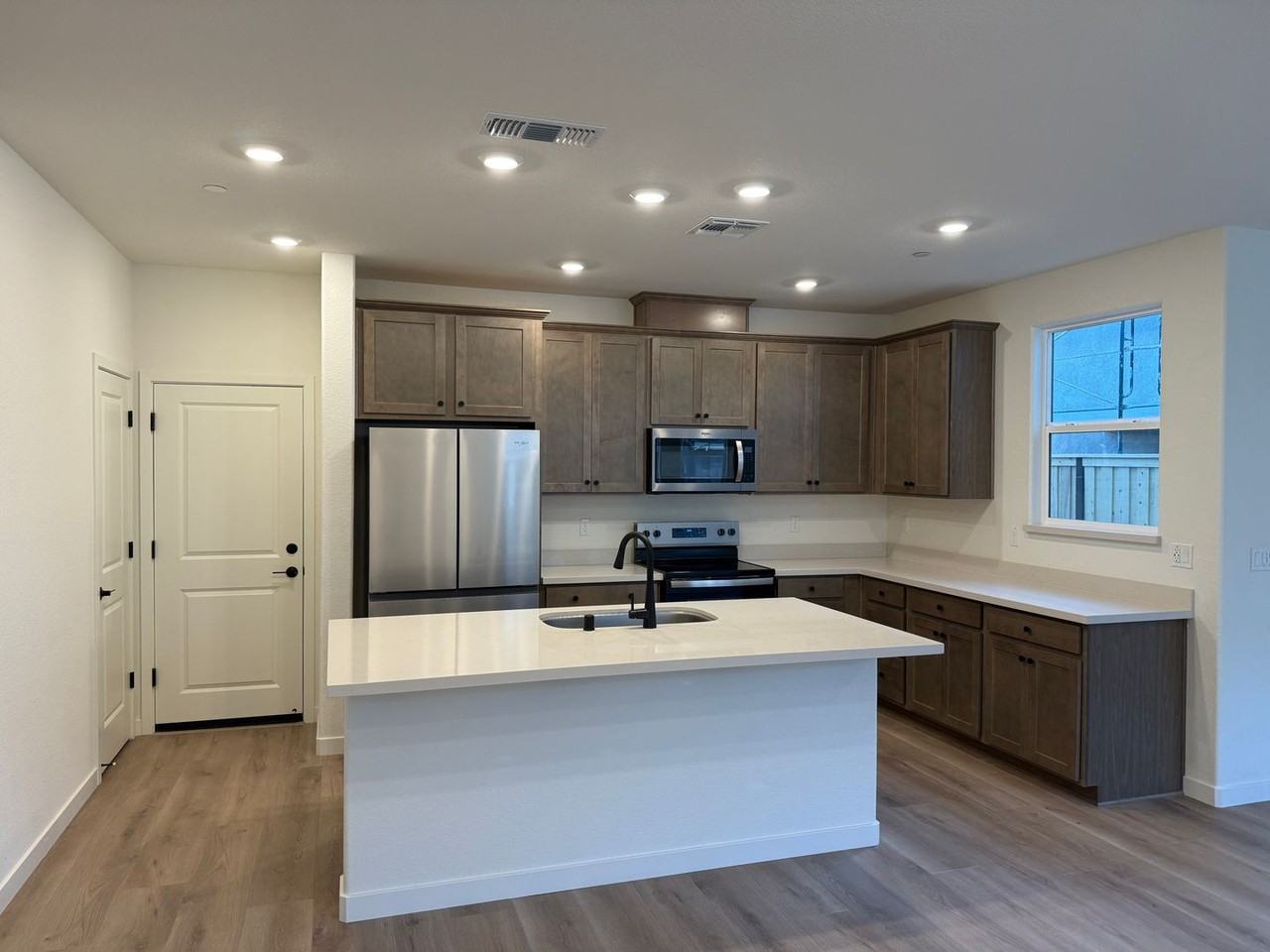 2814 Stargaze Ln - Photo 4 of 18