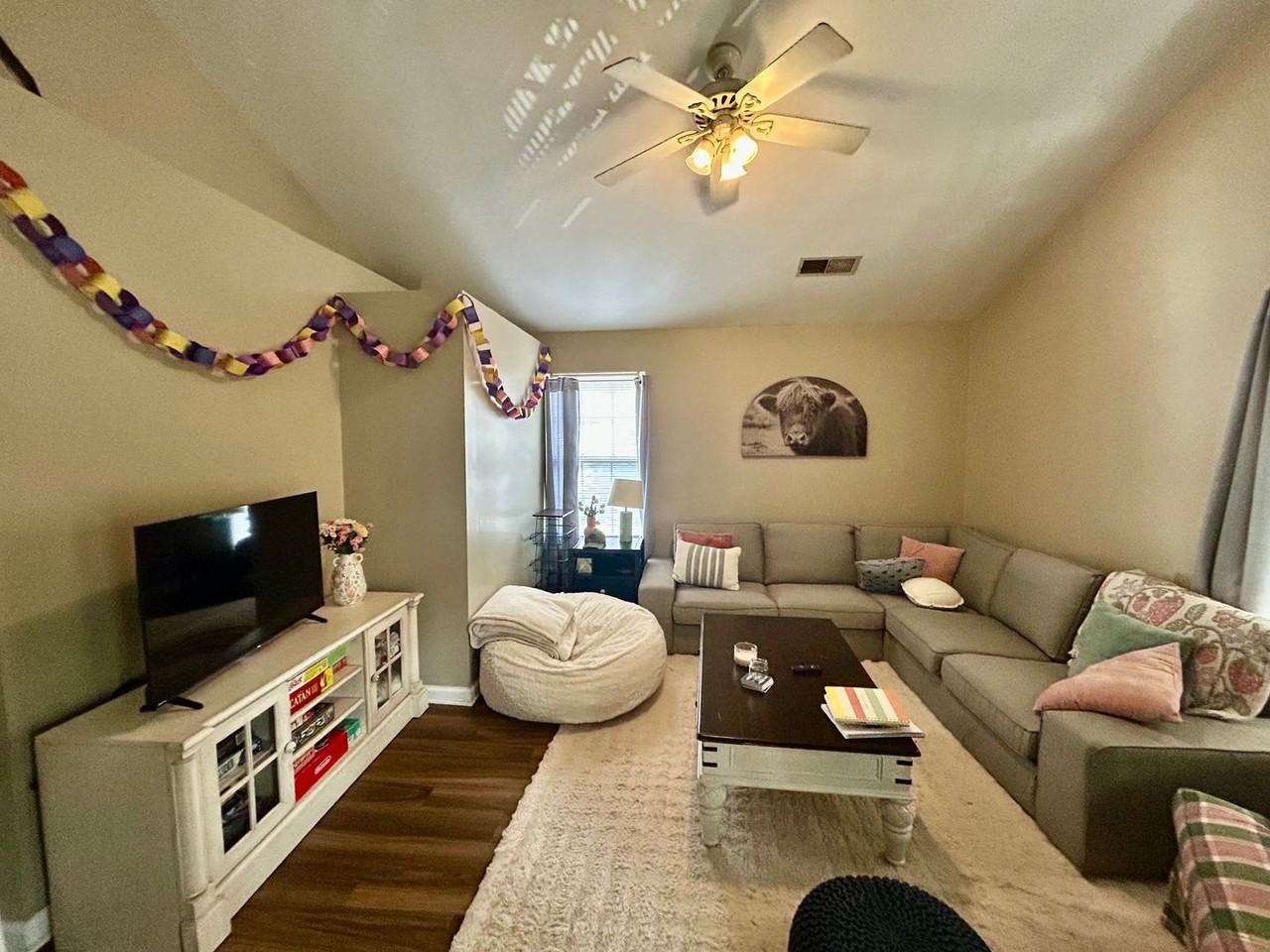 238 Rose St #B - Photo 2 of 10