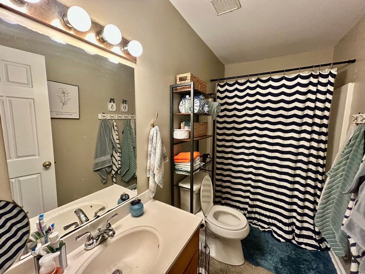 238 Rose St #B - Photo 5 of 10