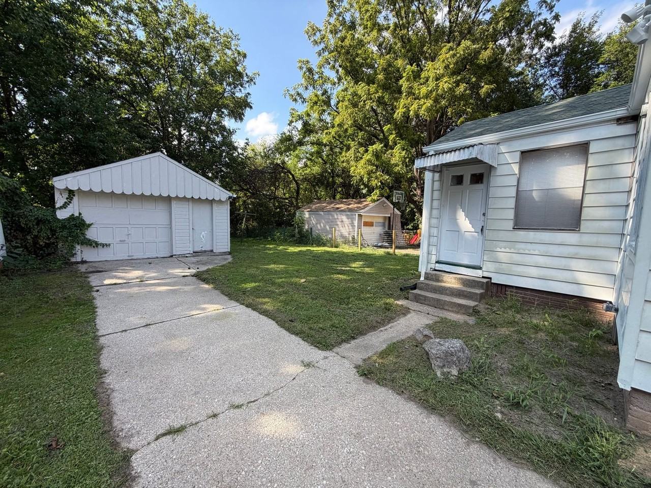 919 Turner Ave - Photo 2 of 16