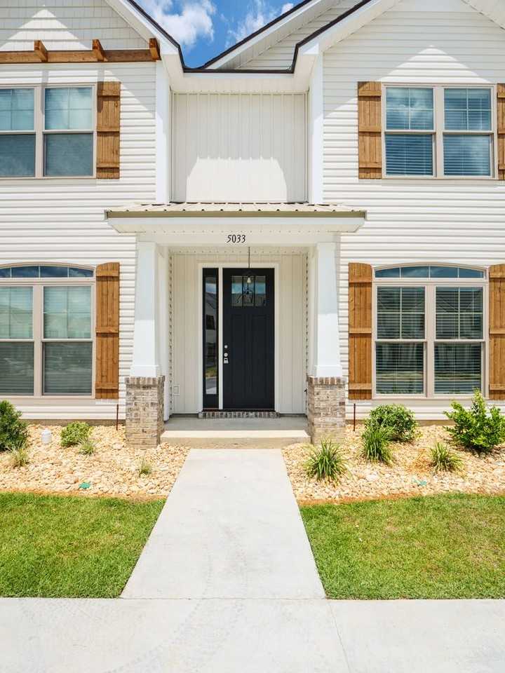 Hamilton Green Townhomes* - Photo 3 of 25