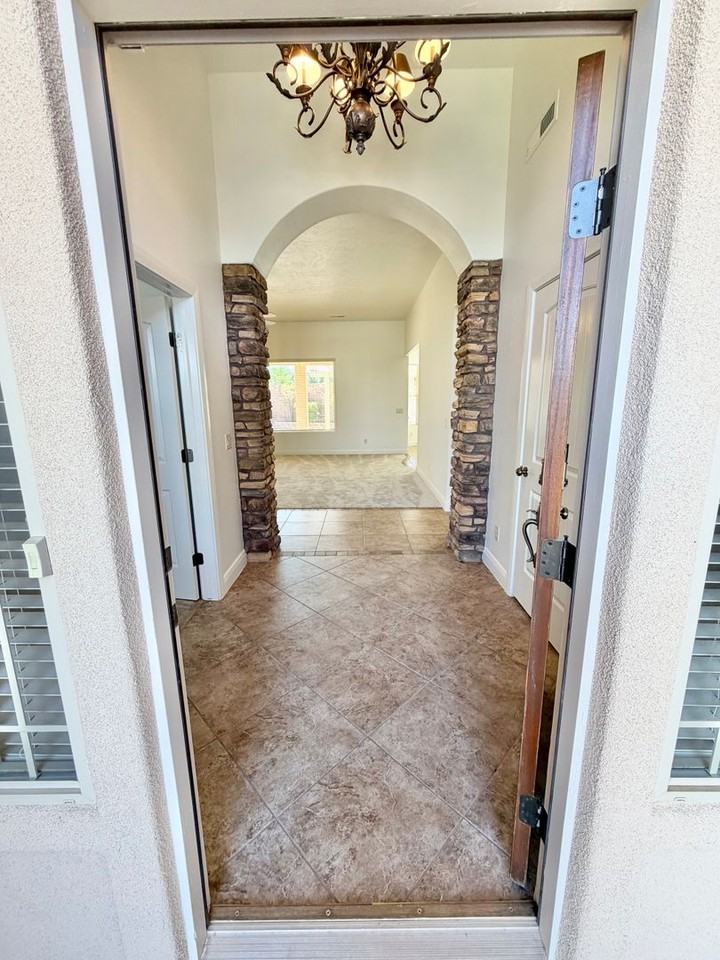 988 E Silver Falls Dr - Photo 4 of 37