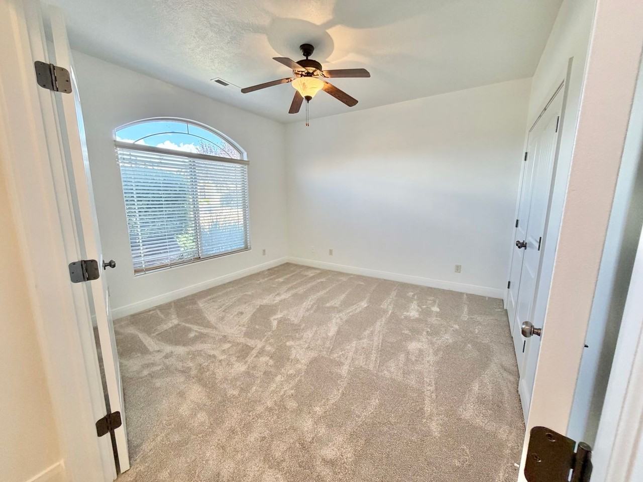 988 E Silver Falls Dr - Photo 5 of 37
