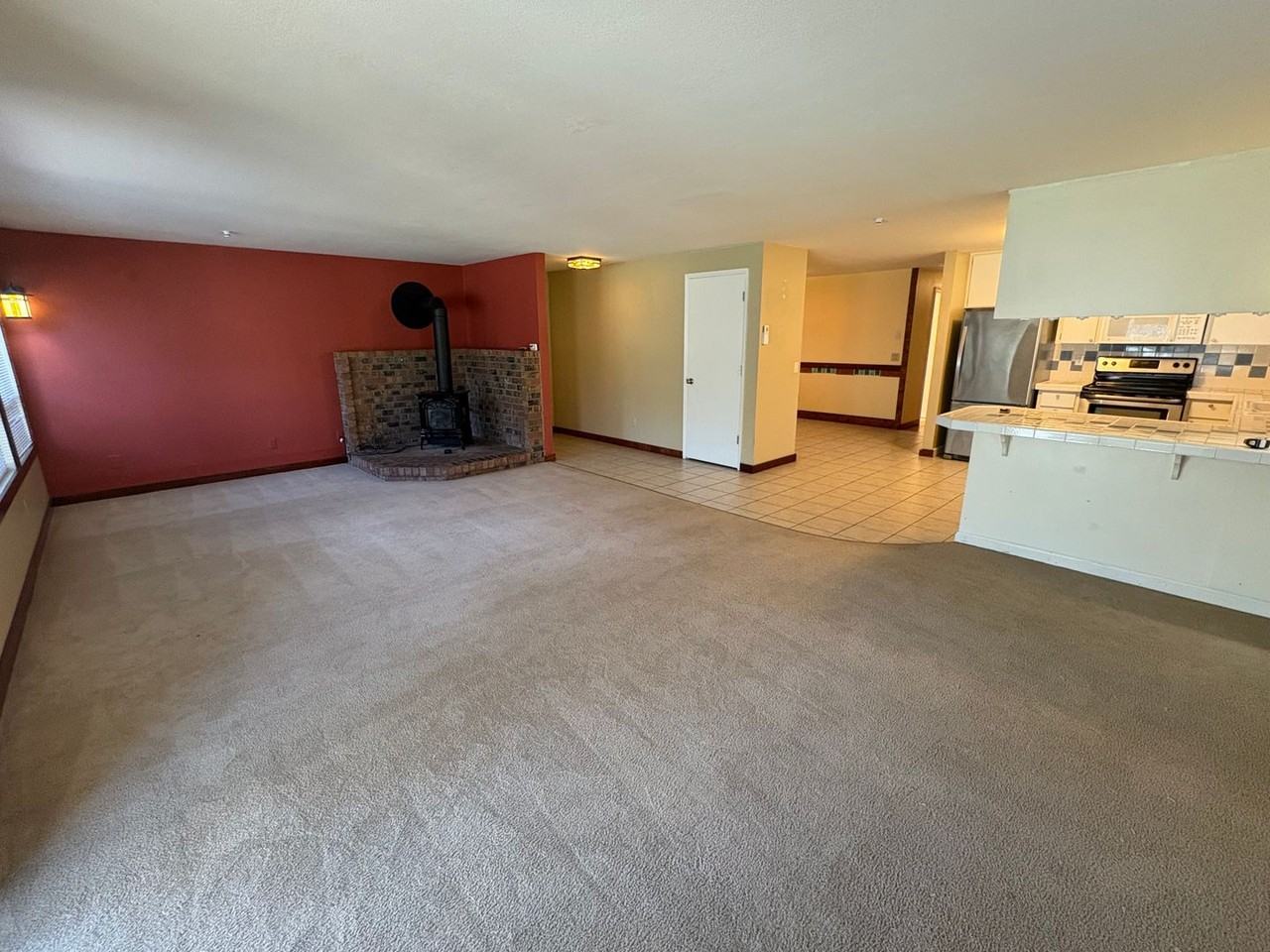20766 Canterbury Ct - Photo 2 of 16