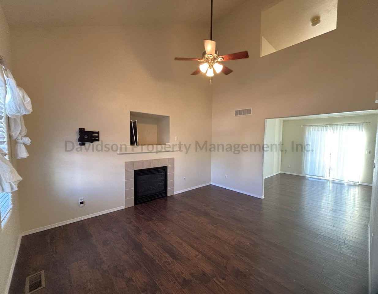 1045 Lords Hill Dr - Photo 2 of 11