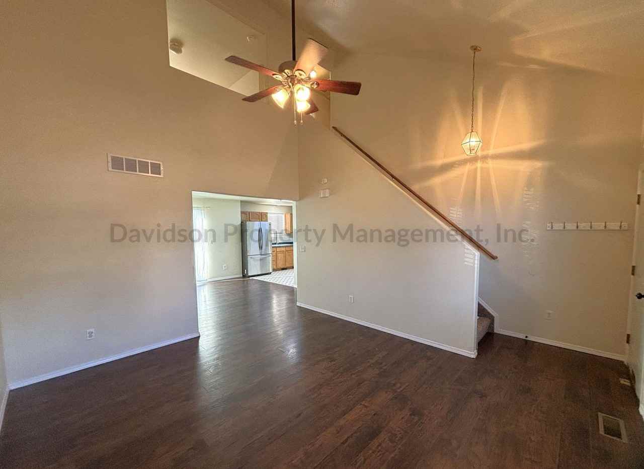 1045 Lords Hill Dr - Photo 3 of 11