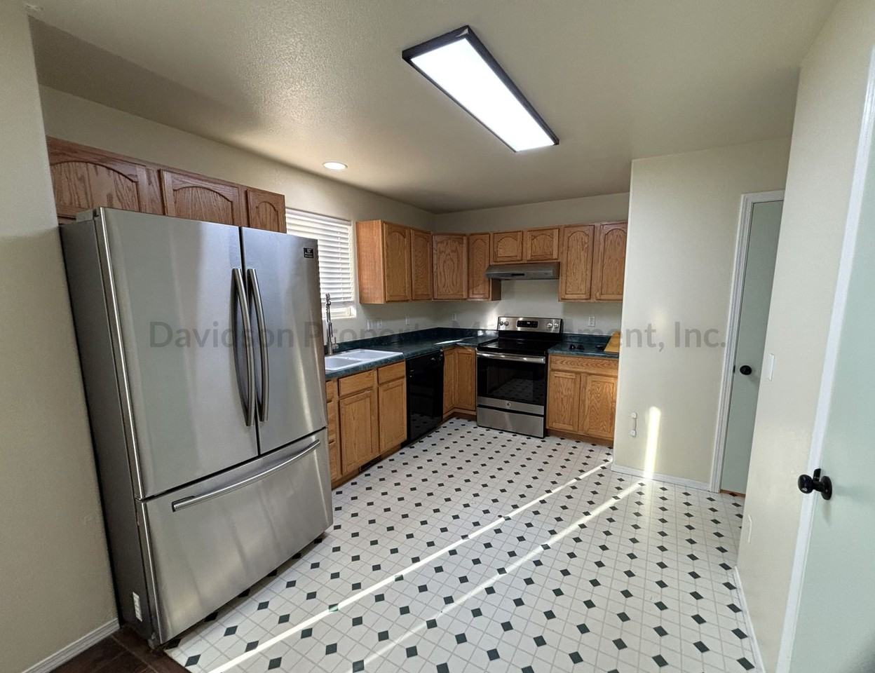 1045 Lords Hill Dr - Photo 5 of 11