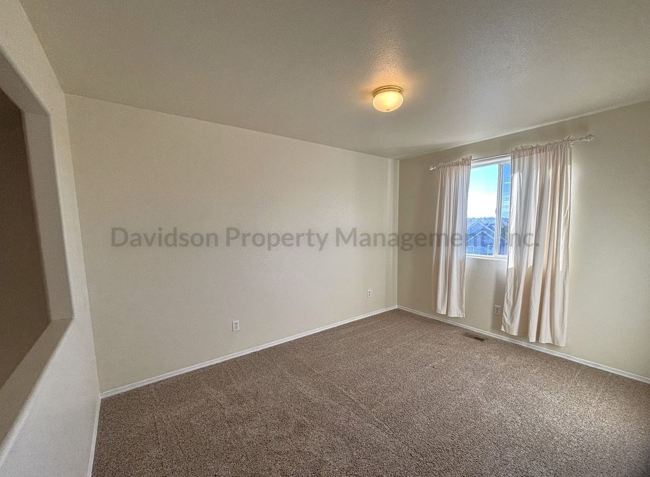 1045 Lords Hill Dr - Photo 7 of 11