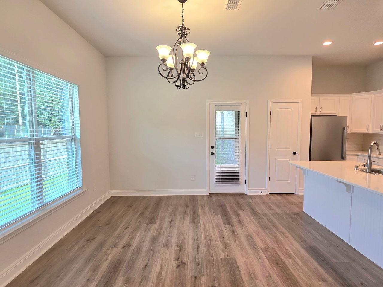 6054 Cherokee Dr - Photo 4 of 17