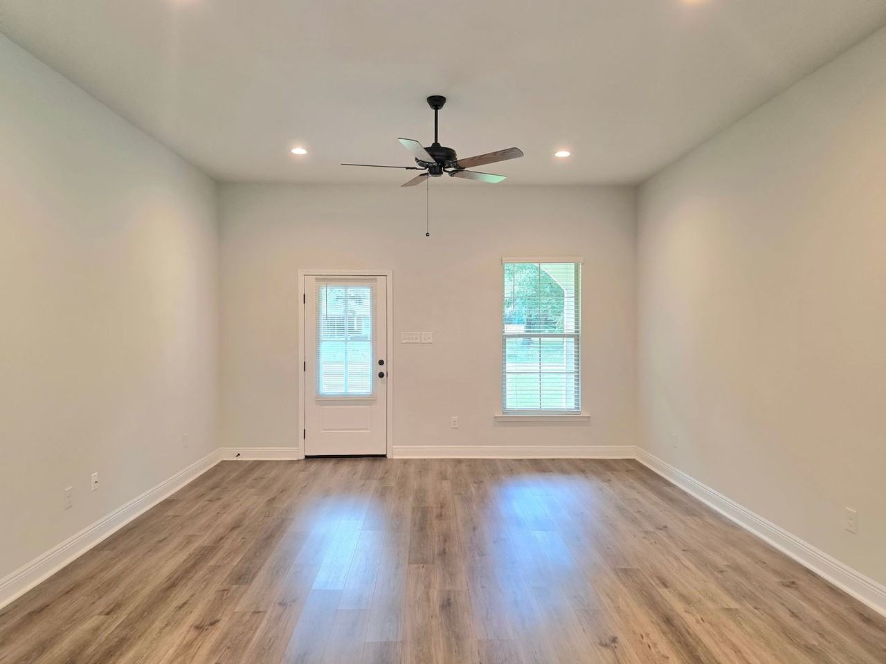 6054 Cherokee Dr - Photo 5 of 17