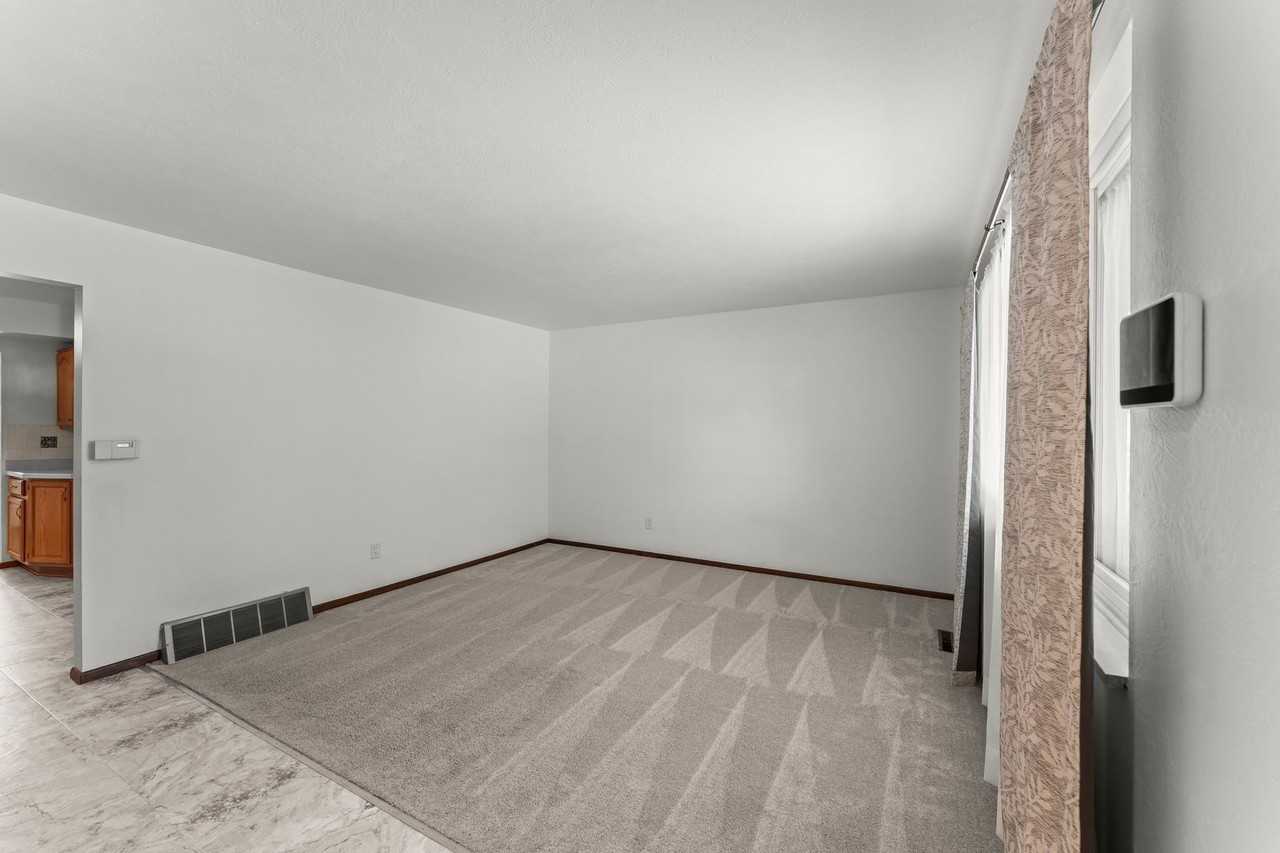 4025 N Carefree Cir - Photo 4 of 40