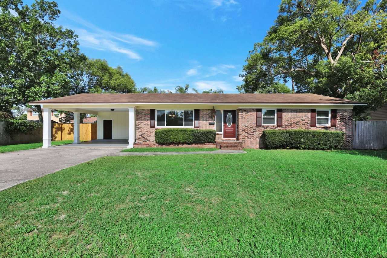 8544 Sanchez Rd - Photo 2 of 46