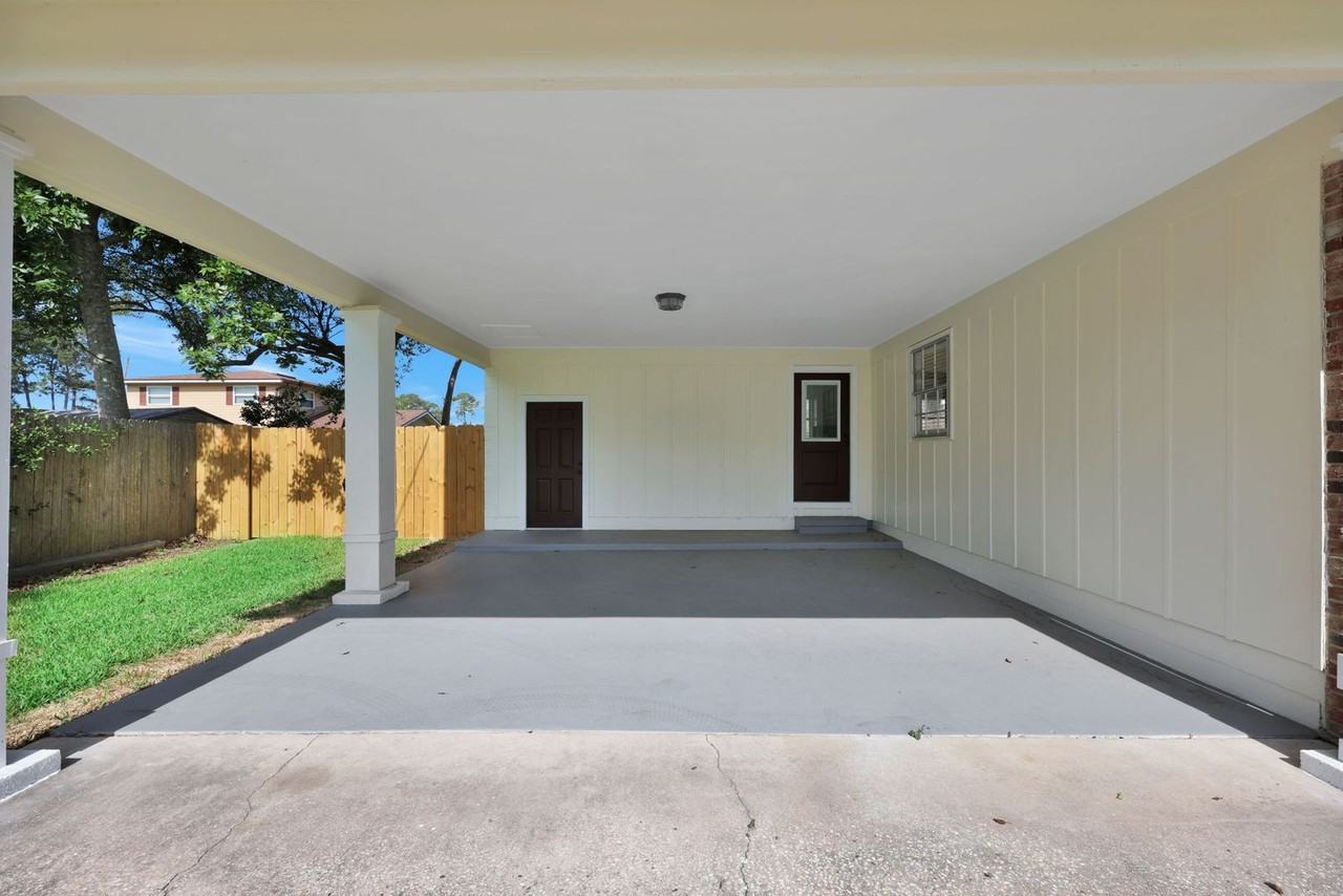 8544 Sanchez Rd - Photo 5 of 46
