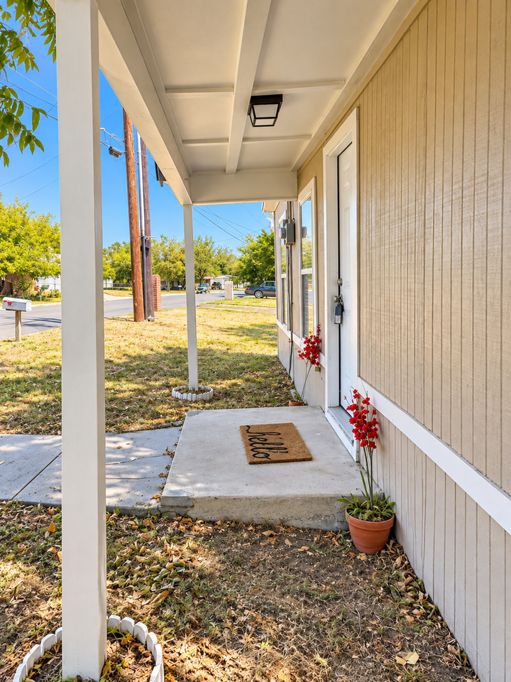 1008 Van Winkle St - Photo 2 of 17