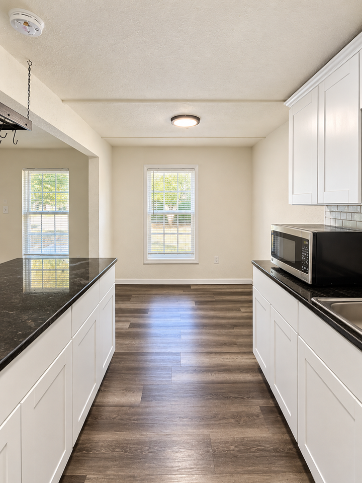 1008 Van Winkle St - Photo 6 of 17